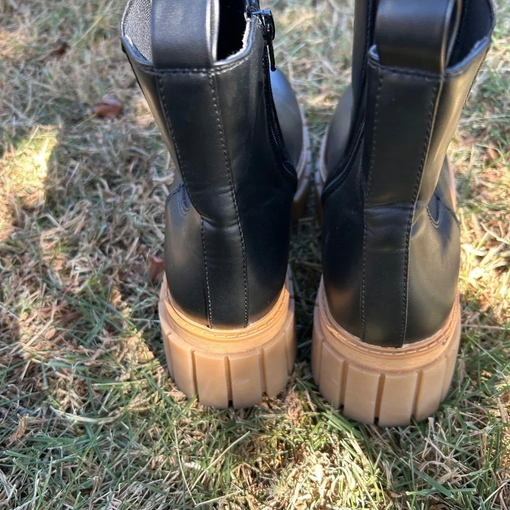 y2K Sugar‎ Gisel Black Ankle Boots Womens 9.5M Lug Sole Platform Chelsea Booties